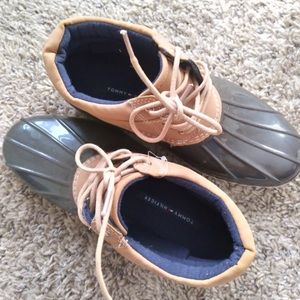 New Tommy Hilfiger winter boots size 6